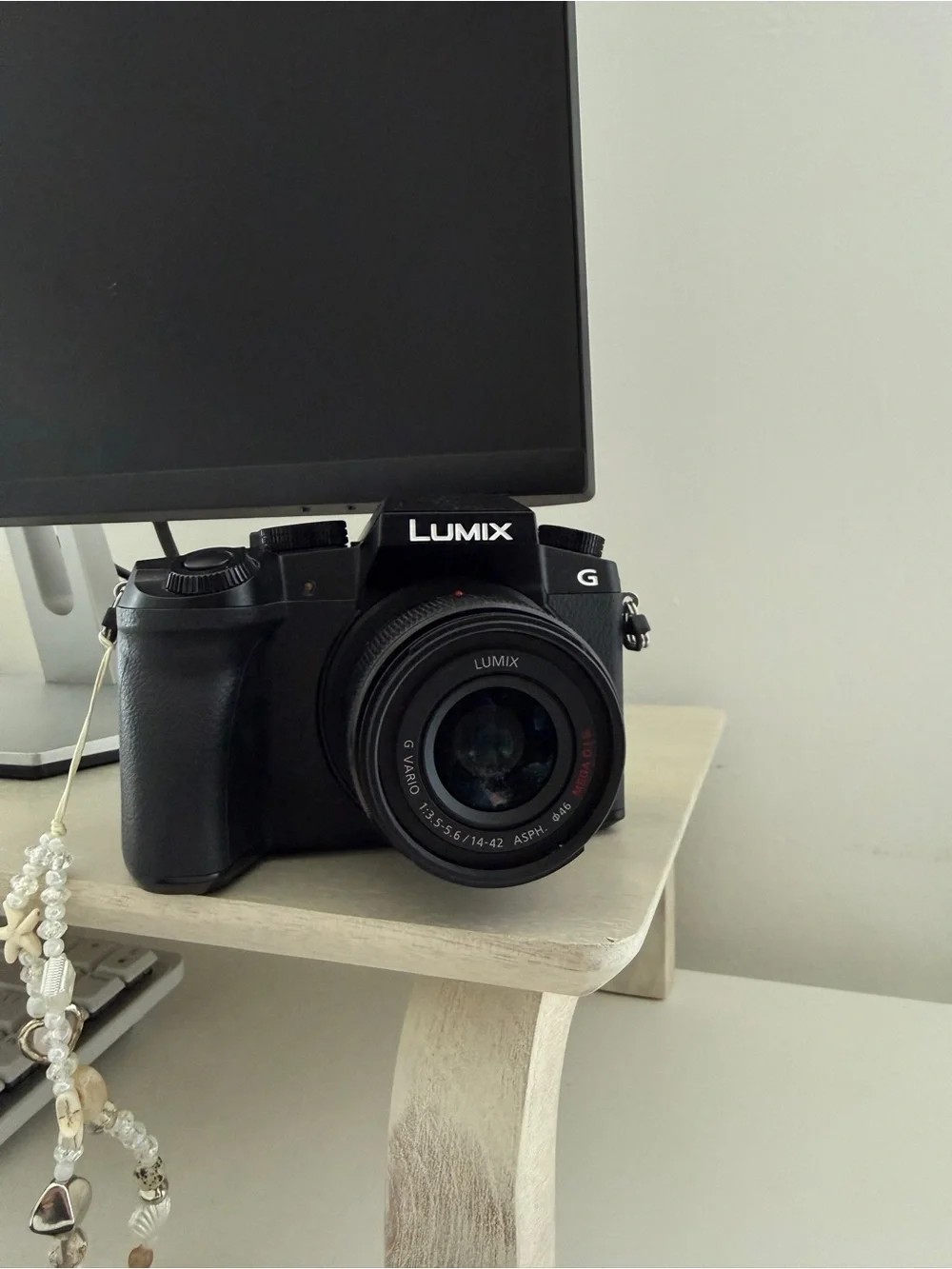 Panasonic Lumix G7 4K Mirrorless Camera in Black